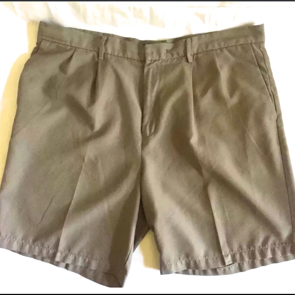 Dockers Golf Shorts Sz 40 Dark Khaki Pleated Front